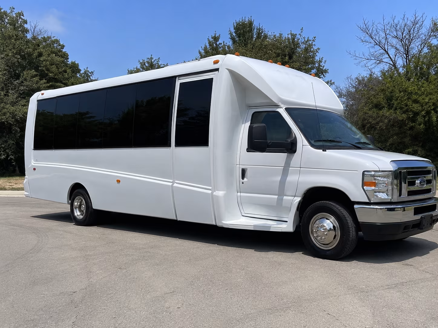 Miami Birthday, Sweet 16, & Quinceañera Transportation party bus exterior